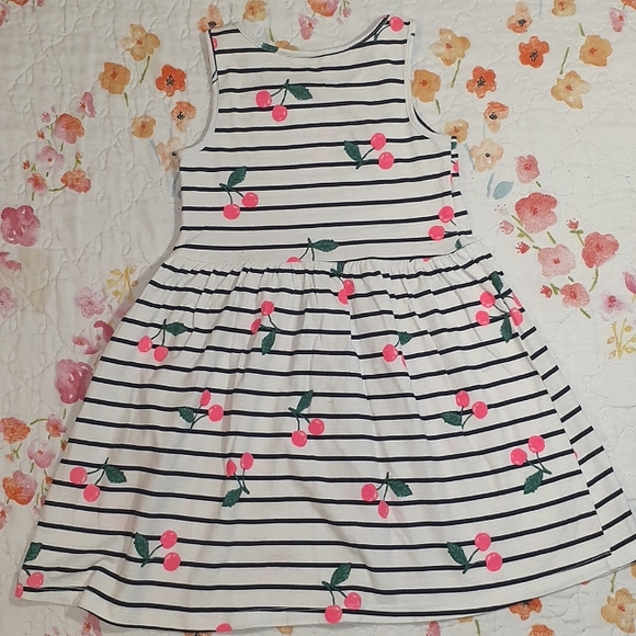 H&M Dress 🍒 🍒 Super Cute GREAT CONDITION Size 2-4 Years - Picture 3 of 8